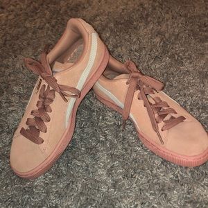 Suede light pink puma sneakers size women 7